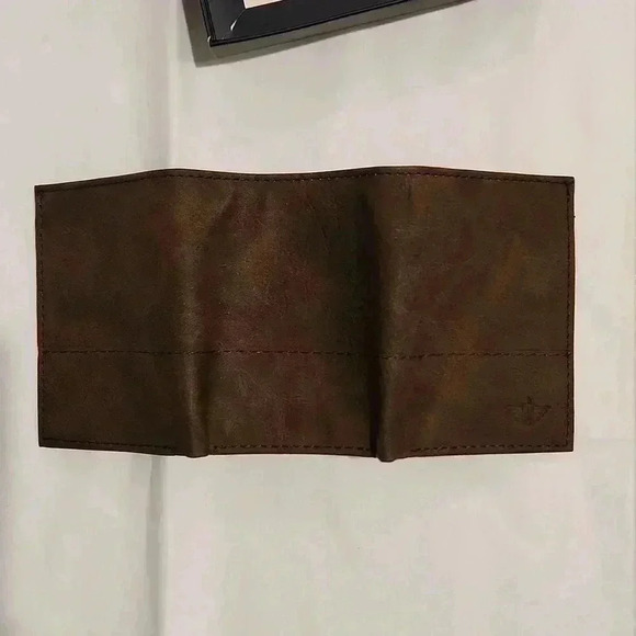 Dockers Trifold Wallet For Men Brown Color - Picture 4 of 10